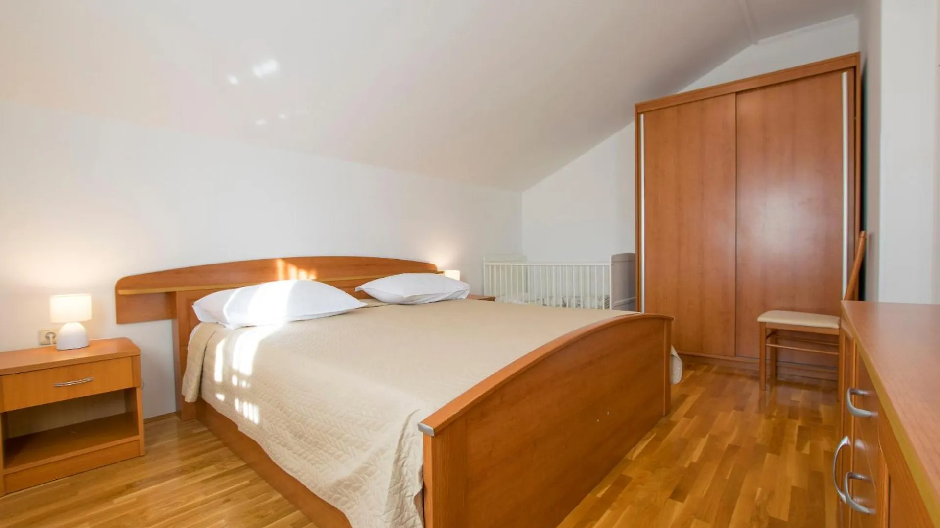 Apartments Olga Rab Town