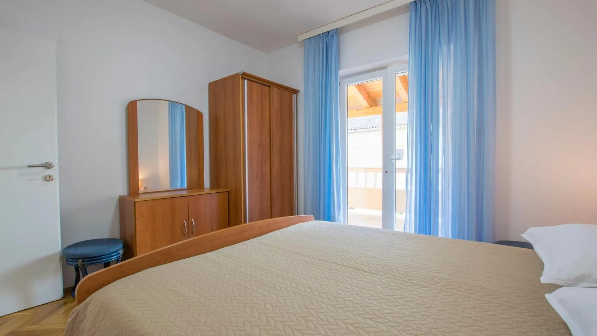 Apartments Olga Rab Town