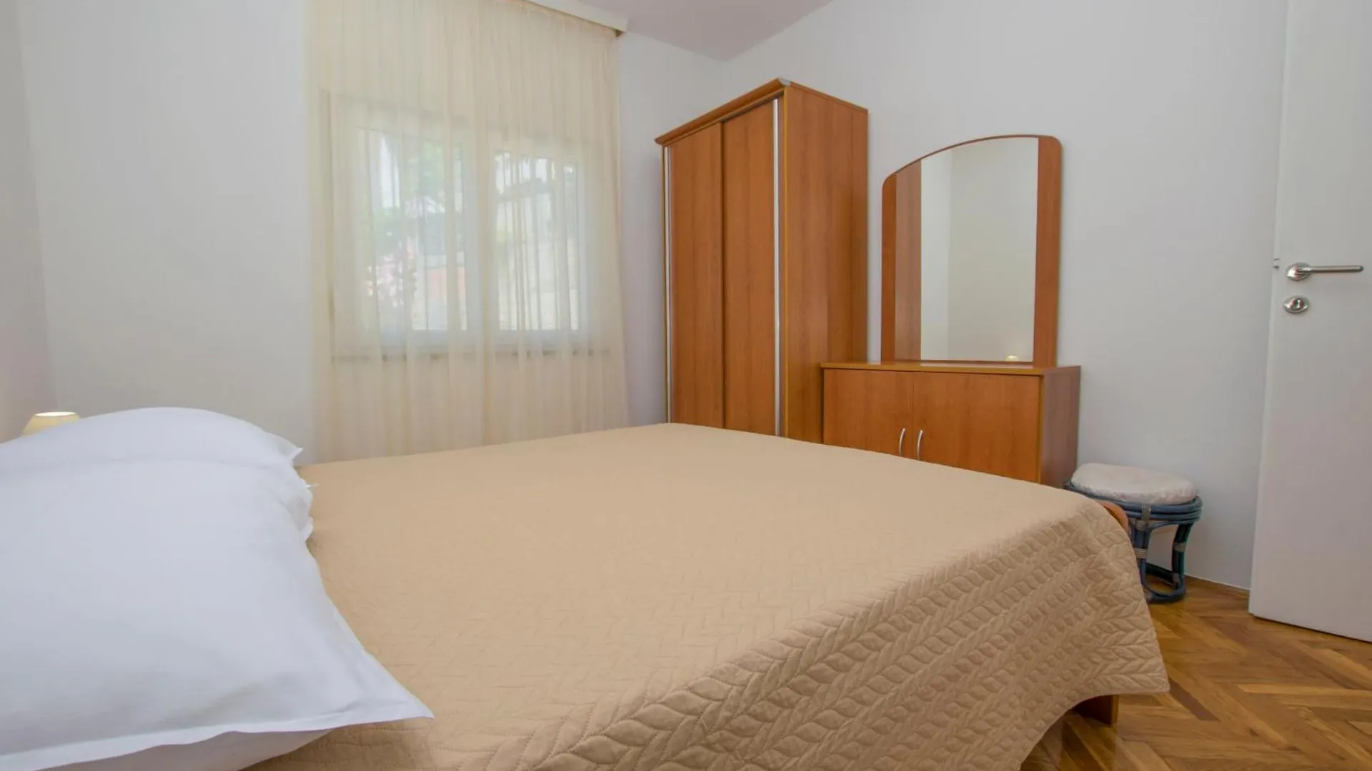 Apartments Olga Rab Town